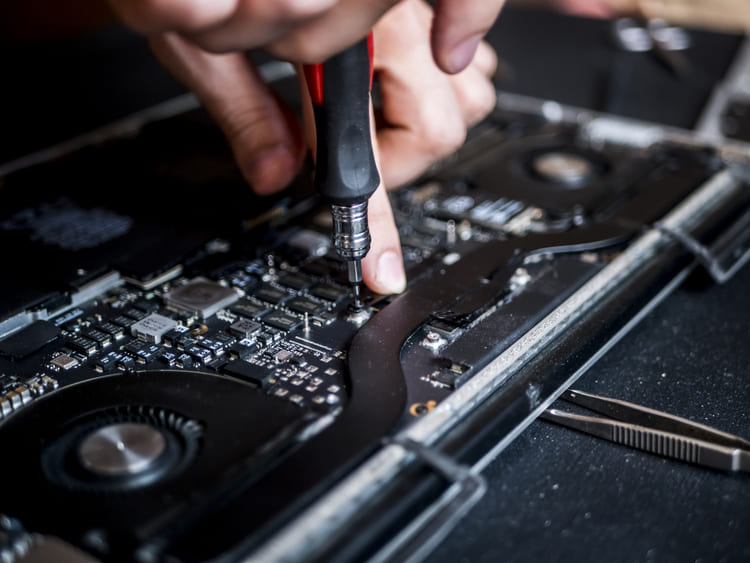 Reparo em carcaca de notebook